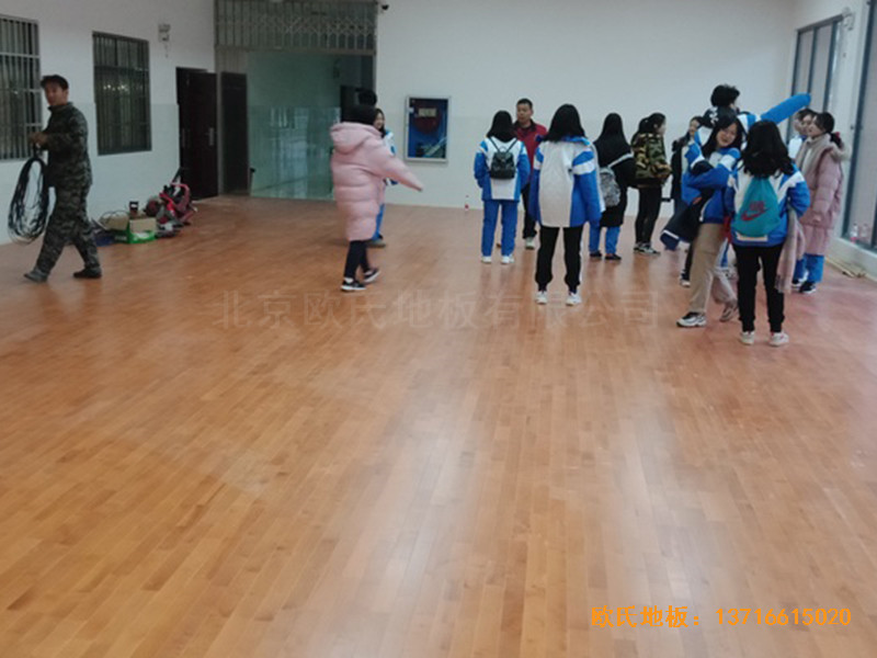 ���Ϻ���Fһ���\(y��n)��(d��ng)�^�w��ľ�ذ���b����4